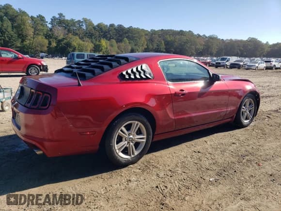 ✅ 2014 Ford Mustang V6 • VIN: 1ZVBP8AM4E5249333 • Лот: 85164365. Опубликован ранее на Copart с пробегом 115 370 миль. Бесплатный доступ к архиву аукционных продаж из США и подробный отчёт об истории автомобиля на DreamBid. Изображение 3.