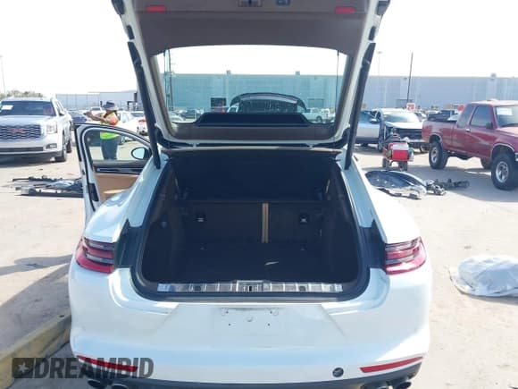 ✅ 2018 Porsche Panamera 4S • VIN: WP0AB2A78JL134681 • Lot: 41771249. Wystawiony na IAAI z przebiegiem 42 193 mil. Bezpłatny archiwum sprzedaży aukcyjnych z USA i szczegółowy raport historii pojazdu na DreamBid. Zdjęcie 17.