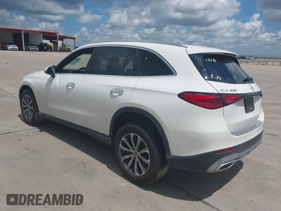 ✅ 2024 Mercedes-Benz GLC 300 • VIN: W1NKM4GB1RU041618 • Lot: 42584160. Wystawiony na IAAI z przebiegiem 16 261 mil. Bezpłatny archiwum sprzedaży aukcyjnych z USA i szczegółowy raport historii pojazdu na DreamBid. Zdjęcie 3.