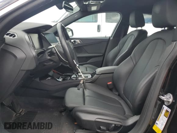 ✅ 2022 BMW 2 Series 228i • VIN: WBA53AK03N7K96059 • Lot: 60000524. Wystawiony na Copart z przebiegiem 23 292 mil. Bezpłatny archiwum sprzedaży aukcyjnych z USA i szczegółowy raport historii pojazdu na DreamBid. Zdjęcie 7.