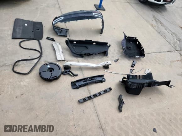 ✅ 2019 Audi A6 Prestige • VIN: WAUM2AF27KN103610 • Lot: 68471715. Wystawiony na Copart z przebiegiem 53 486 mil. Bezpłatny archiwum sprzedaży aukcyjnych z USA i szczegółowy raport historii pojazdu na DreamBid. Zdjęcie 12.