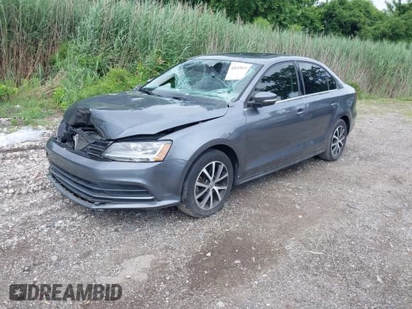 ✅ 2017 Volkswagen Jetta SE • VIN: 3VWB67AJ5HM317057 • Лот: 42653093. Опубликован ранее на IAAI с пробегом 39 493 миль. Бесплатный доступ к архиву аукционных продаж из США и подробный отчёт об истории автомобиля на DreamBid. Изображение 2.