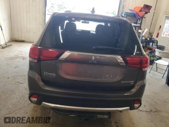 2017 Mitsubishi Outlander SE с VIN JA4AZ3A34HZ008995, выставлен на аукционе Copart как лот 71116585 с пробегом 173 939 миль миль и Списание • Salvage title. История ставок и продаж доступна на DreamBid. Изображение 6.