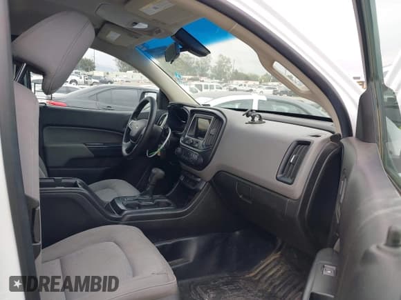 ✅ 2019 Chevrolet Colorado 2WD Work Truck • VIN: 1GCHSBEAXK1175704 • Lot: 43322181. Wystawiony na IAAI z przebiegiem 223 562 mil. Bezpłatny archiwum sprzedaży aukcyjnych z USA i szczegółowy raport historii pojazdu na DreamBid. Zdjęcie 5.