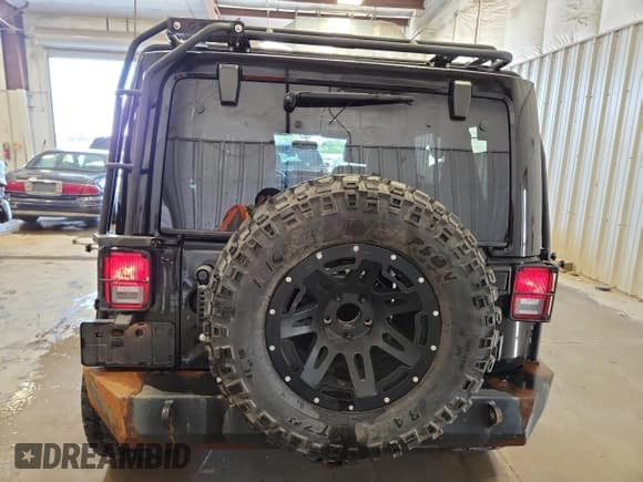 ✅ 2017 Jeep Wrangler Unlimited Sahara • VIN: 1C4BJWEG1HL625158 • Lot: 84370725. Wystawiony na Copart z przebiegiem 87 578 mil. Bezpłatny archiwum sprzedaży aukcyjnych z USA i szczegółowy raport historii pojazdu na DreamBid. Zdjęcie 6.