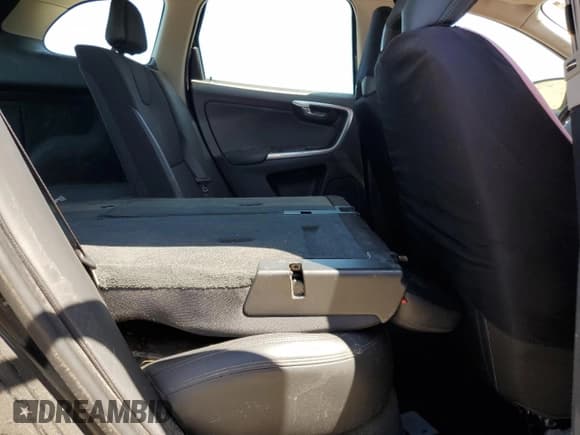 ✅ 2015 Volvo XC60 T5 Drive-E • VIN: YV440MDJ3F2729776 • Lot: 52521075. Listed on Copart with 101,258 mi. Free auction sales archive from the USA and detailed vehicle history report at DreamBid. Image 12.