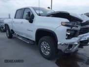 ✅ 2025 Chevrolet Silverado 2500HD LT • VIN: 2GC1KNEY5S1228495 • Лот: 43602216. Опубликован ранее на IAAI с пробегом 4 940 миль. Бесплатный доступ к архиву аукционных продаж из США и подробный отчёт об истории автомобиля на DreamBid. Изображение 1.