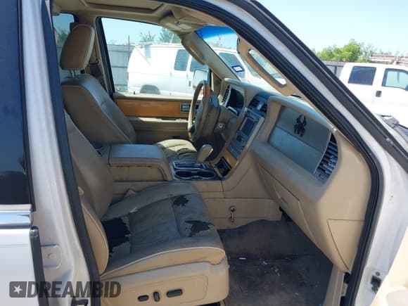 ✅ 2009 Lincoln Navigator • VIN: 5LMFU27509EJ00460 • Lot: 42251045. Listed on IAAI with 141,330 mi. Free auction sales archive from the USA and detailed vehicle history report at DreamBid. Image 5.