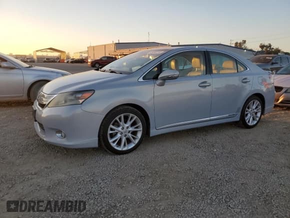 ✅ 2010 Lexus HS 250h • VIN: JTHBB1BA1A2013228 • Лот: 83495514. Опубликован ранее на Copart с пробегом 139 723 миль. Бесплатный доступ к архиву аукционных продаж из США и подробный отчёт об истории автомобиля на DreamBid. Изображение 1.