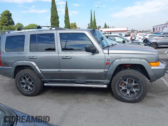 ✅ 2007 Jeep Commander Limited • VIN: 1J8HG58277C657056 • Lot: 43490802. Wystawiony na IAAI z przebiegiem 119 538 mil. Bezpłatny archiwum sprzedaży aukcyjnych z USA i szczegółowy raport historii pojazdu na DreamBid. Zdjęcie 13.