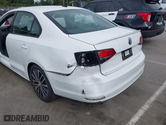 ✅ 2016 Volkswagen Jetta Sport • VIN: 3VWD17AJ3GM228366 • Lot: 43018875. Wystawiony na IAAI z przebiegiem 117 286 mil. Bezpłatny archiwum sprzedaży aukcyjnych z USA i szczegółowy raport historii pojazdu na DreamBid. Zdjęcie 6.