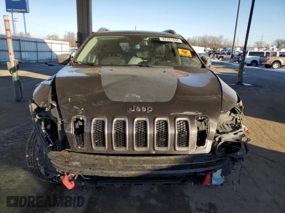 ✅ 2018 Jeep Cherokee Trailhawk • VIN: 1C4PJMBB7JD569147 • Lot: 87261694. Wystawiony na Copart z przebiegiem 151 061 mil. Bezpłatny archiwum sprzedaży aukcyjnych z USA i szczegółowy raport historii pojazdu na DreamBid. Zdjęcie 5.