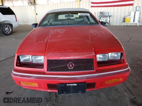 ✅ 1990 Chrysler LeBaron • VIN: 1C3XJ45J9LG405682 • Lot: 48690985. Wystawiony na Copart z przebiegiem 75 714 mil. Bezpłatny archiwum sprzedaży aukcyjnych z USA i szczegółowy raport historii pojazdu na DreamBid. Zdjęcie 5.