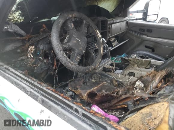 ✅ 2006 Chevrolet Silverado 2500HD LT3 • VIN: 1GCHK23D86F254469 • Лот: 70549495. Опубликован ранее на Copart с пробегом Не указан. Бесплатный доступ к архиву аукционных продаж из США и подробный отчёт об истории автомобиля на DreamBid. Изображение 8.