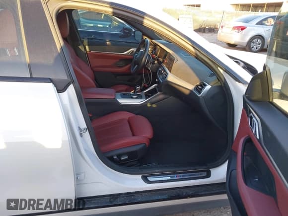 ✅ 2022 BMW 4 Series 430i • VIN: WBA63AV06NFM88727 • Lot: 41747877. Listed on IAAI with 43,969 mi. Free auction sales archive from the USA and detailed vehicle history report at DreamBid. Image 5.