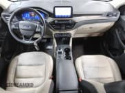 ✅ 2020 Ford Escape Titanium • VIN: 1FMCU9J90LUB20103 • Лот: 53809235. Опубликован ранее на Copart с пробегом 64 894 миль. Бесплатный доступ к архиву аукционных продаж из США и подробный отчёт об истории автомобиля на DreamBid. Изображение 8.