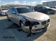 ✅ 2014 BMW 7 Series 740i • VIN: WBAYA6C58ED826697 • Lot: 57130385. Wystawiony na Copart z przebiegiem 50 107 mil. Bezpłatny archiwum sprzedaży aukcyjnych z USA i szczegółowy raport historii pojazdu na DreamBid. Zdjęcie 13.