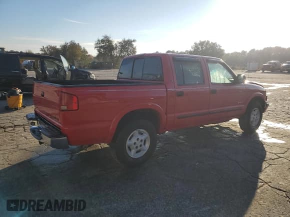 ✅ 2001 Chevrolet S-10 LS • VIN: 1GCDT13W51K215815 • Лот: 82682874. Опубликован ранее на Copart с пробегом 188 618 миль. Бесплатный доступ к архиву аукционных продаж из США и подробный отчёт об истории автомобиля на DreamBid. Изображение 3.