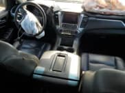 ✅ 2019 Chevrolet Suburban LT • VIN: 1GNSKHKCXKR375635 • Lot: 56133024. Wystawiony na Copart z przebiegiem Nie podano. Bezpłatny archiwum sprzedaży aukcyjnych z USA i szczegółowy raport historii pojazdu na DreamBid. Zdjęcie 8.