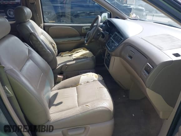 ✅ 1998 Toyota Sienna LE • VIN: 4T3ZF13C8WU033706 • Lot: 42471688. Listed on IAAI with 187,774 mi. Free auction sales archive from the USA and detailed vehicle history report at DreamBid. Image 5.