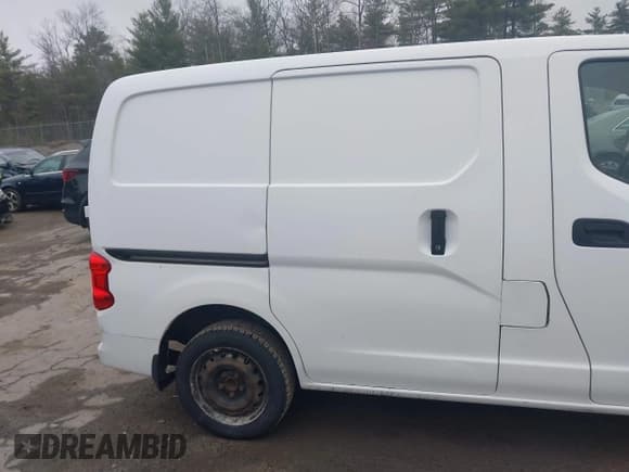 ✅ 2018 Nissan NV200 S • VIN: 3N6CM0KN9JK698433 • Лот: 42028281. Опубликован ранее на IAAI с пробегом 309 905 миль. Бесплатный доступ к архиву аукционных продаж из США и подробный отчёт об истории автомобиля на DreamBid. Изображение 18.