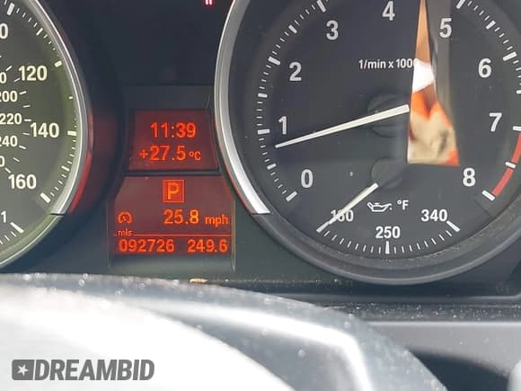 ✅ 2011 BMW Z4 sDrive35i • VIN: WBALM7C5XBE384308 • Lot: 42645162. Listed on IAAI with 92,726 mi. Free auction sales archive from the USA and detailed vehicle history report at DreamBid. Image 15.