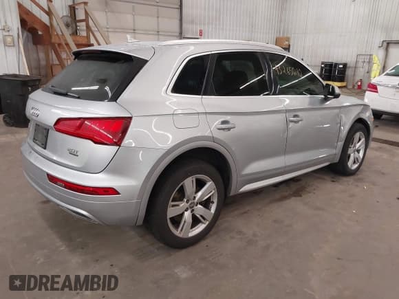 ✅ 2018 Audi Q5 Premium Plus • VIN: WA1BNAFY6J2124450 • Lot: 43265610. Listed on IAAI with 184,942 mi. Free auction sales archive from the USA and detailed vehicle history report at DreamBid. Image 4.