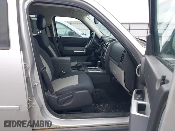 ✅ 2010 Dodge Nitro SXT • VIN: 1D4PU5GK8AW121691 • Lot: 42735788. Listed on IAAI with 206,284 mi. Free auction sales archive from the USA and detailed vehicle history report at DreamBid. Image 5.