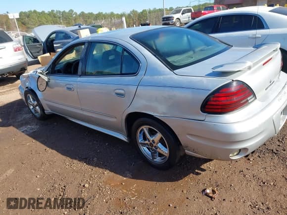✅ 2004 Pontiac Grand Am SE2 • VIN: 1G2NG52E74M585119 • Lot: 43694151. Wystawiony na IAAI z przebiegiem 223 963 mil. Bezpłatny archiwum sprzedaży aukcyjnych z USA i szczegółowy raport historii pojazdu na DreamBid. Zdjęcie 3.
