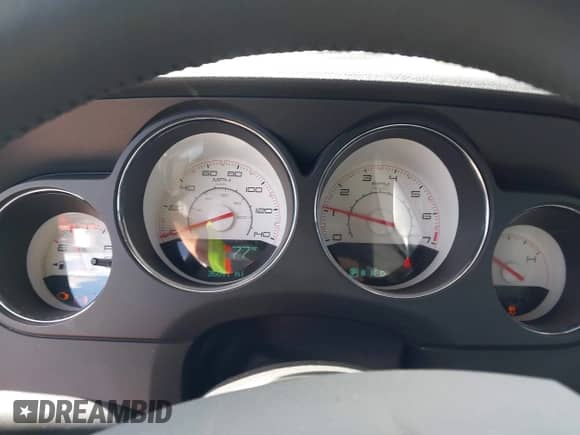 2014 Dodge Challenger SXT z VIN 2C3CDYAG3EH143382, wystawiony jako IAAI lot #43081160 z przebiegiem 35 011 mil mil oraz . Historia ofert i sprzedaży dostępna na DreamBid. Obrazek 7.