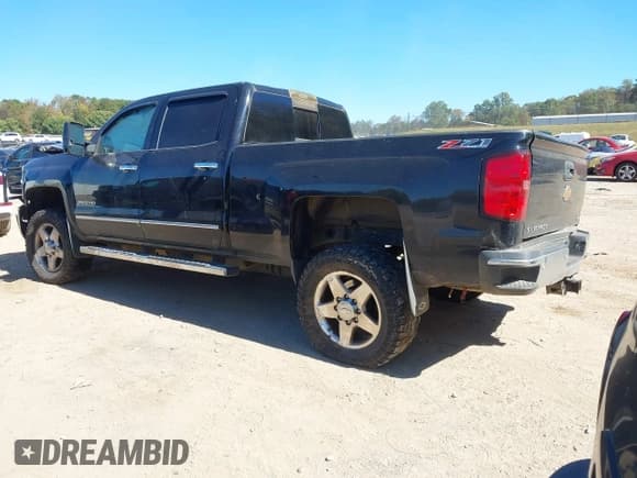 ✅ 2015 Chevrolet Silverado 2500HD LTZ • VIN: 1GC1KWE89FF117551 • Лот: 43428295. Опубликован ранее на IAAI с пробегом 327 618 миль. Бесплатный доступ к архиву аукционных продаж из США и подробный отчёт об истории автомобиля на DreamBid. Изображение 3.