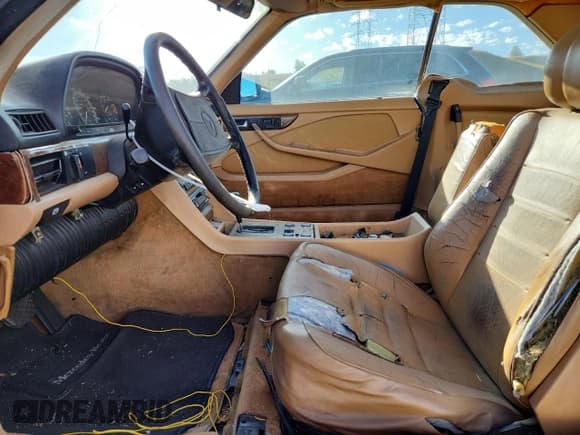 ✅ 1987 Mercedes-Benz 560 560SEC • VIN: WDBCA45D2HA307039 • Lot: 80342945. Wystawiony na Copart z przebiegiem 228 216 mil. Bezpłatny archiwum sprzedaży aukcyjnych z USA i szczegółowy raport historii pojazdu na DreamBid. Zdjęcie 7.