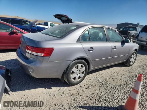 ✅ 2008 Hyundai Sonata GLS • VIN: 5NPET46C18H359698 • Лот: 80685915. Опубликован ранее на Copart с пробегом 215 332 миль. Бесплатный доступ к архиву аукционных продаж из США и подробный отчёт об истории автомобиля на DreamBid. Изображение 3.