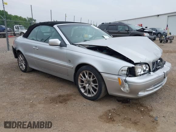 ✅ 2004 Volvo C70 • VIN: YV1NC62D04J062959 • Лот: 42502332. Опубликован ранее на IAAI с пробегом 139 414 миль. Бесплатный доступ к архиву аукционных продаж из США и подробный отчёт об истории автомобиля на DreamBid. Изображение 1.