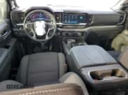 ✅ 2023 Chevrolet Silverado 1500 LT Trail Boss • VIN: 3GCUDFED8PG285668 • Lot: 85270945. Wystawiony na Copart z przebiegiem 43 851 mil. Bezpłatny archiwum sprzedaży aukcyjnych z USA i szczegółowy raport historii pojazdu na DreamBid. Zdjęcie 8.