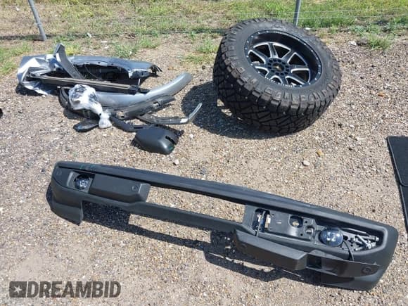 ✅ 2024 Ford Bronco Outer Banks • VIN: 1FMDE8BH5RLB49306 • Lot: 43096340. Wystawiony na IAAI z przebiegiem 2 301 mil. Bezpłatny archiwum sprzedaży aukcyjnych z USA i szczegółowy raport historii pojazdu na DreamBid. Zdjęcie 12.