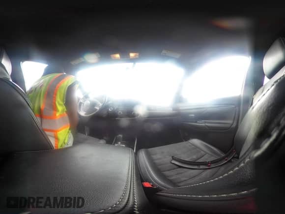 2019 Mitsubishi Outlander SE z VIN JA4AD3A31KZ038526, wystawiony jako IAAI lot #42724186 z przebiegiem 122 247 mil mil oraz . Historia ofert i sprzedaży dostępna na DreamBid. Obrazek 18.