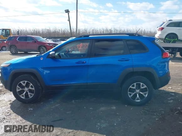 ✅ 2017 Jeep Cherokee Trailhawk • VIN: 1C4PJMBS3HW664741 • Lot: 41445538. Wystawiony na IAAI z przebiegiem 106 054 mil. Bezpłatny archiwum sprzedaży aukcyjnych z USA i szczegółowy raport historii pojazdu na DreamBid. Zdjęcie 14.