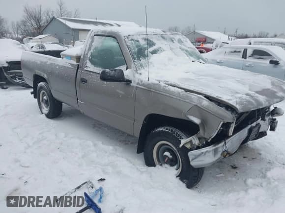 ✅ 1999 GMC Sierra 2500 • VIN: 1GTGC24R5XR714917 • Lot: 41342873. Wystawiony na IAAI z przebiegiem 147 666 mil. Bezpłatny archiwum sprzedaży aukcyjnych z USA i szczegółowy raport historii pojazdu na DreamBid. Zdjęcie 1.