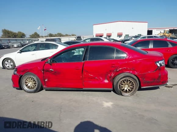 ✅ 2017 Volkswagen Jetta GLI • VIN: 3VW4T7AJ6HM337772 • Lot: 43467307. Wystawiony na IAAI z przebiegiem 137 648 mil. Bezpłatny archiwum sprzedaży aukcyjnych z USA i szczegółowy raport historii pojazdu na DreamBid. Zdjęcie 14.