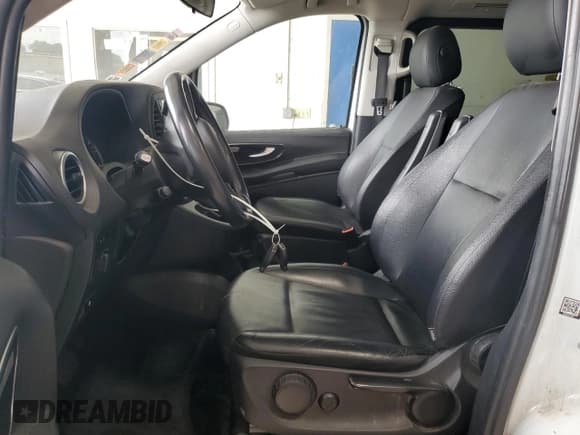 ✅ 2016 Mercedes-Benz Metris Passenger • VIN: WD4PG2EE3G3101171 • Lot: 67971735. Wystawiony na Copart z przebiegiem 194 876 mil. Bezpłatny archiwum sprzedaży aukcyjnych z USA i szczegółowy raport historii pojazdu na DreamBid. Zdjęcie 7.