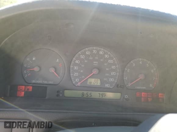 ✅ 1998 Volvo S70 • VIN: YV1LS5574W2522051 • Lot: 85093595. Listed on Copart with 181,291 mi. Free auction sales archive from the USA and detailed vehicle history report at DreamBid. Image 9.