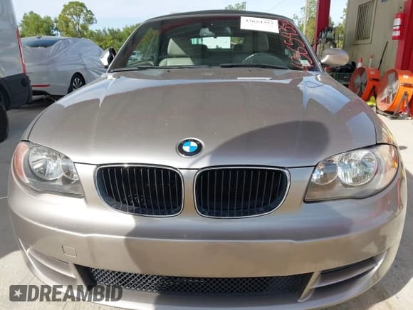✅ 2008 BMW 1 Series 128i • VIN: WBAUL73558VE88496 • Lot: 43654353. Wystawiony na IAAI z przebiegiem 79 169 mil. Bezpłatny archiwum sprzedaży aukcyjnych z USA i szczegółowy raport historii pojazdu na DreamBid. Zdjęcie 6.