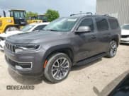 ✅ 2022 Jeep Wagoneer Series II • VIN: 1C4SJVBT2NS134742 • Lot: 47310204. Wystawiony na Copart z przebiegiem 23 429 mil. Bezpłatny archiwum sprzedaży aukcyjnych z USA i szczegółowy raport historii pojazdu na DreamBid. Zdjęcie 1.