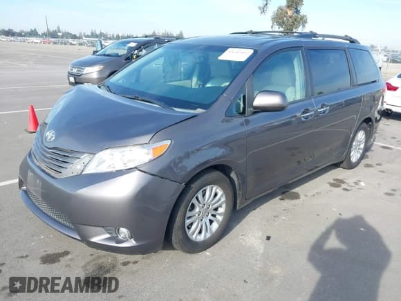 ✅ 2013 Toyota Sienna XLE • VIN: 5TDYK3DC4DS317348 • Lot: 43642452. Listed on IAAI with 254,784 mi. Free auction sales archive from the USA and detailed vehicle history report at DreamBid. Image 2.