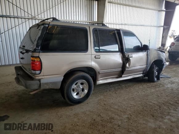 ✅ 1995 Ford Explorer Eddie Bauer • VIN: 1FMDU34X9SZB68776 • Lot: 42584795. Wystawiony na Copart z przebiegiem Nie podano. Bezpłatny archiwum sprzedaży aukcyjnych z USA i szczegółowy raport historii pojazdu na DreamBid. Zdjęcie 3.