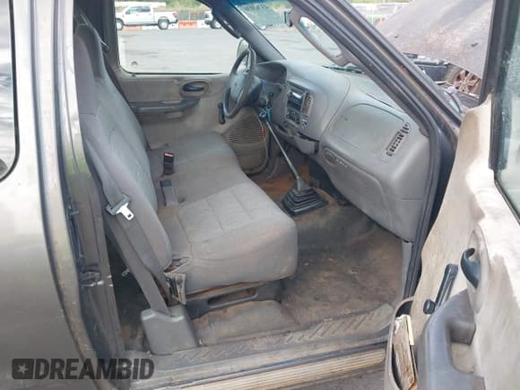 ✅ 2002 Ford F-150 XL • VIN: 1FTRX17232NB48830 • Лот: 43763030. Опубликован ранее на IAAI с пробегом 125 334 миль. Бесплатный доступ к архиву аукционных продаж из США и подробный отчёт об истории автомобиля на DreamBid. Изображение 5.