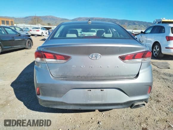 ✅ 2018 Hyundai Sonata Limited • VIN: 5NPE34AF8JH633180 • Lot: 38239353. Listed on Copart with 67,567 mi. Free auction sales archive from the USA and detailed vehicle history report at DreamBid. Image 6.