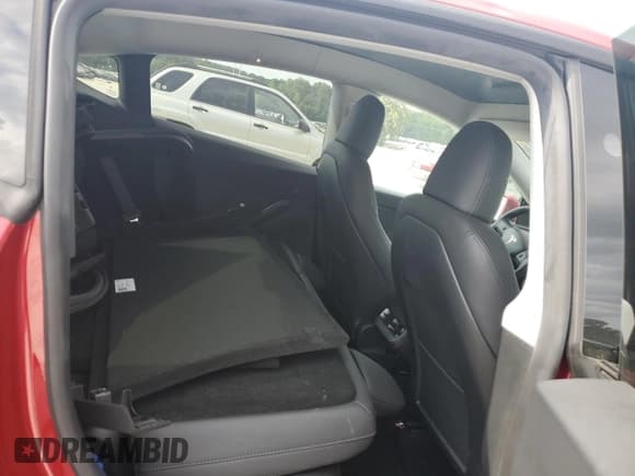 ✅ 2024 Tesla Model Y • VIN: 7SAYGDED4RA309292 • Lot: 81399885. Wystawiony na Copart z przebiegiem 19 602 mil. Bezpłatny archiwum sprzedaży aukcyjnych z USA i szczegółowy raport historii pojazdu na DreamBid. Zdjęcie 10.