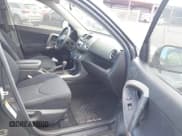 ✅ 2006 Toyota RAV4 Sport • VIN: JTMZK32V665004027 • Lot: 43130833. Wystawiony na IAAI z przebiegiem 162 430 mil. Bezpłatny archiwum sprzedaży aukcyjnych z USA i szczegółowy raport historii pojazdu na DreamBid. Zdjęcie 5.